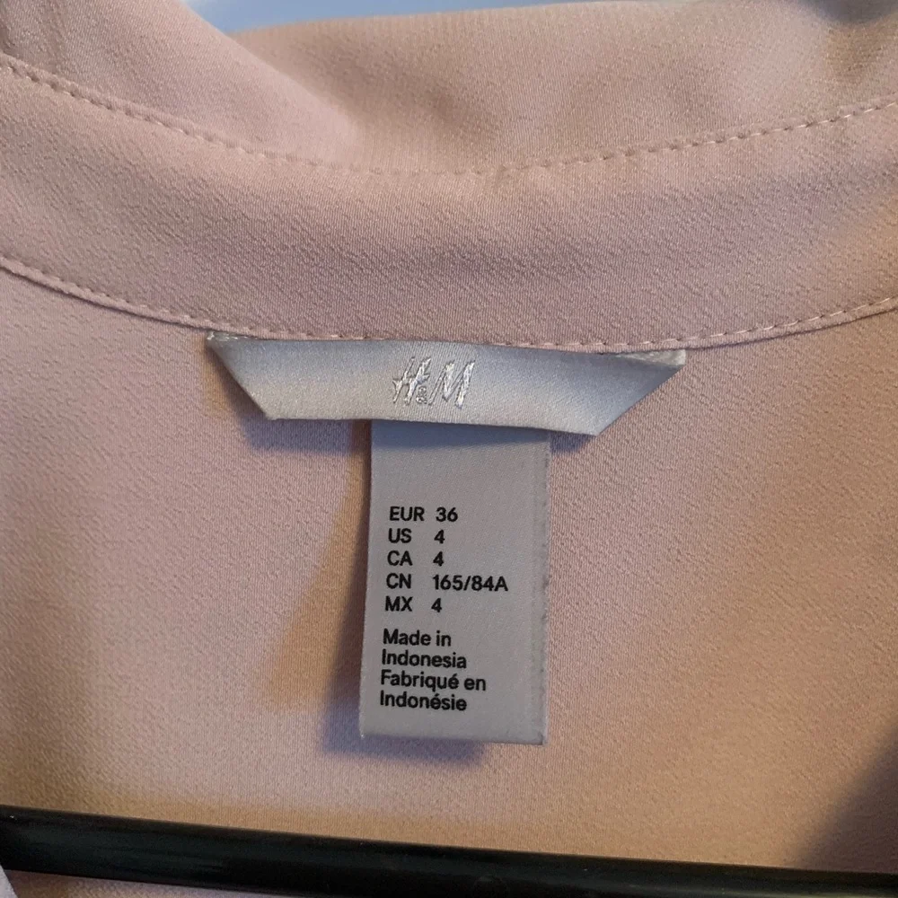 H&M Light Mauve Button-Up Blouse - Picture 2 of 3